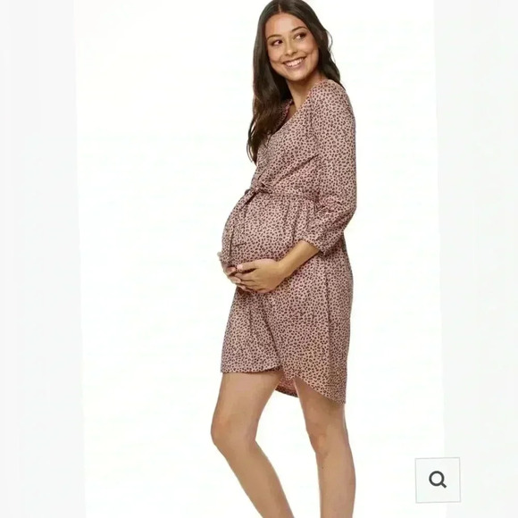 Bae. The Label
UNDER WRAPS MATERNITY NURSING
DRESS in SHADOW PRINT - Picture 5 of 7